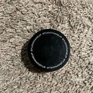 Studio makeup loose blush